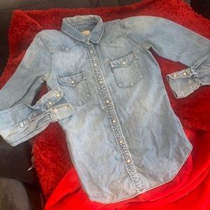 Small authentic Levi denim shirt 💙